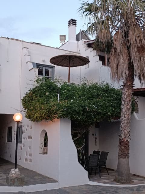 Naxos Summerland resort, Poolside bar