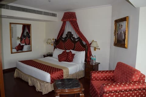 Hotel The Royal Plaza