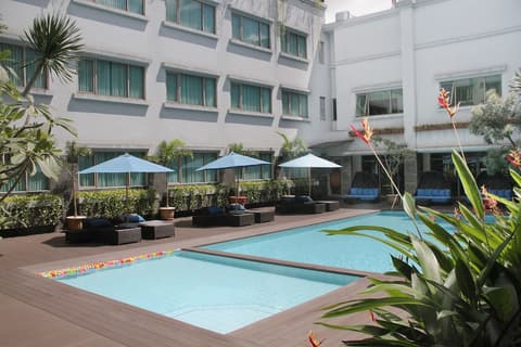Aston Tropicana, Outdoor pool