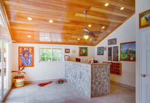 Midas Belize, Interior entrance
