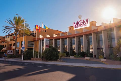 Grand Muthu Golf Plaza Hotel