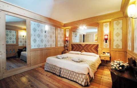 Cristal Palace, Room