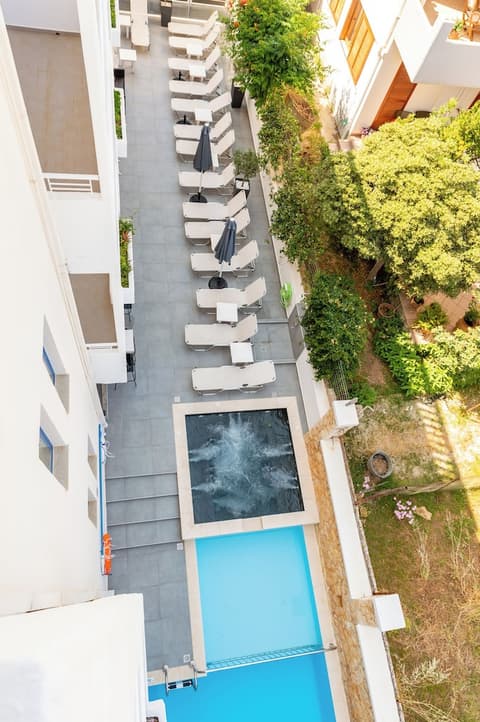 Alexis Hotel