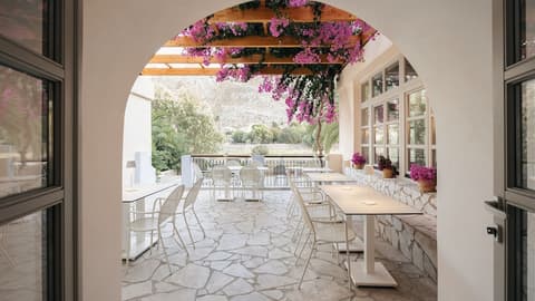 Pedi Beach Hotel, Restaurant