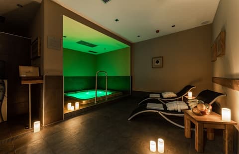 Hotel Castle Garden, Indoor spa tub