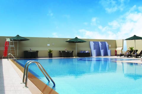 Al Khoory Hotel Apartments, Outdoor pool