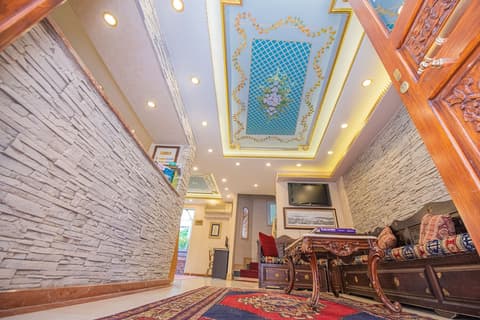 Kaftan Hotel, Interior entrance