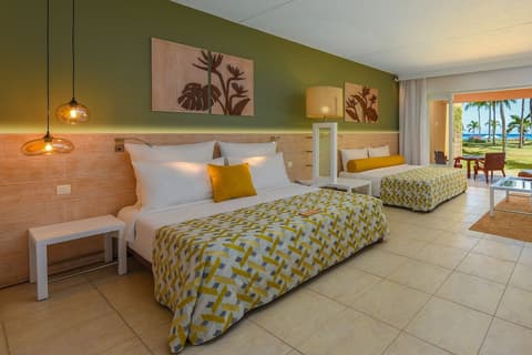 Victoria Beachcomber Resort & Spa