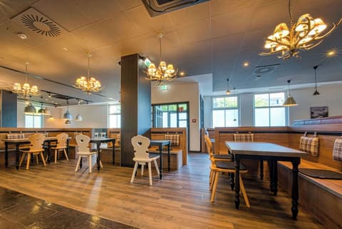 FourSide Hotel Salzburg, Trademark Collection by Wyndham, Breakfast area