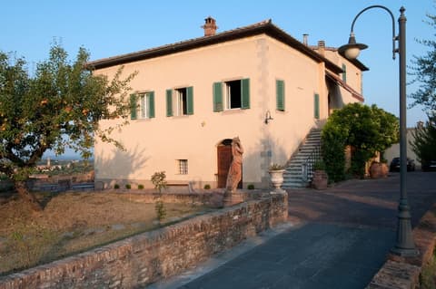 Palazzo di Valli, Front of property