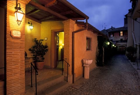 Hotel Santa Maria, Property entrance