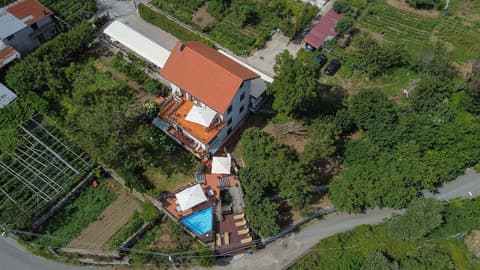 Nido degli Dei, Front of property