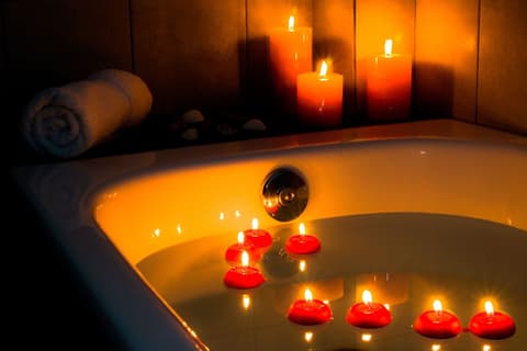 Irigeneia Hotel, Deep soaking bathtub