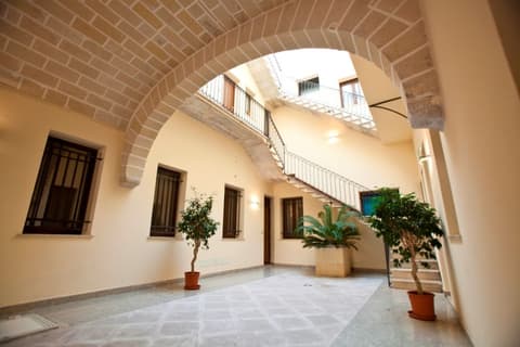 CasaTrapani, Interior entrance