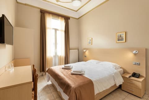 Nea Metropolis, Room