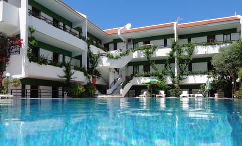 Terinikos Sunny Garden Hotel & Junior Suites