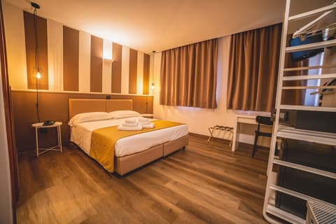 Hotel Continental, Room