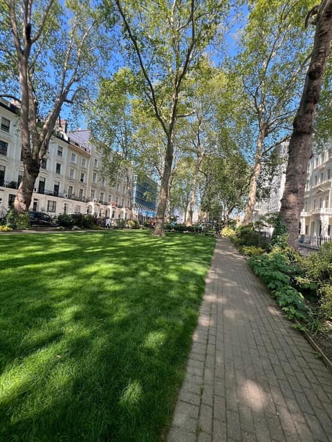 Tudor Court Hotel, Exterior