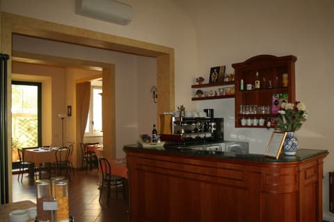 Eden, Breakfast area