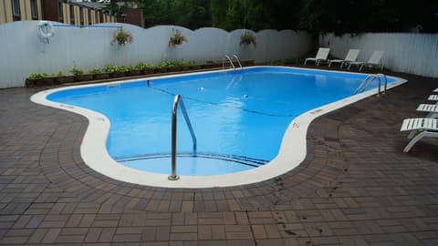 Super 8 by Wyndham Traverse City, Pool