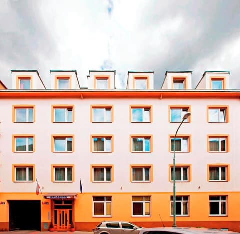 Hotel Relax Inn, Exterior