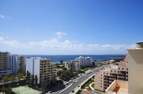 RR Club  Amarilis, Exterior detail