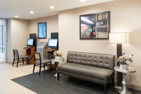 Holiday Inn Express New York City- Wall Street by IHG, Interior entrance