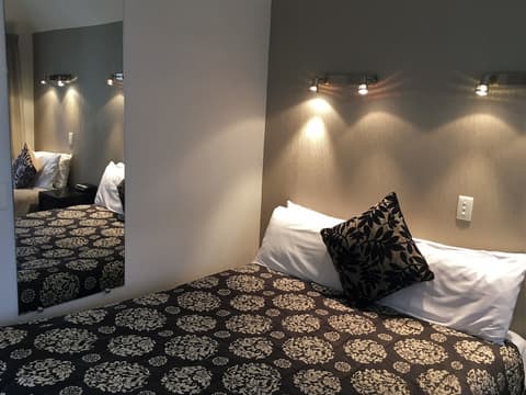 Cable Court Motel, Room