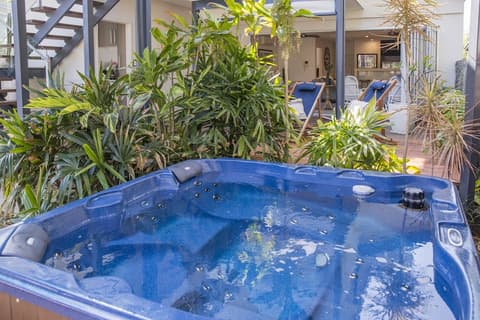 Bay Haven Lodge, Exterior