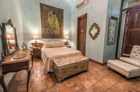 Casa Pedro Loza, Room