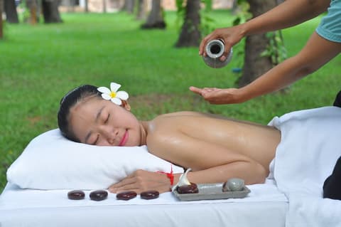 Lotus Blanc Resort, Massage