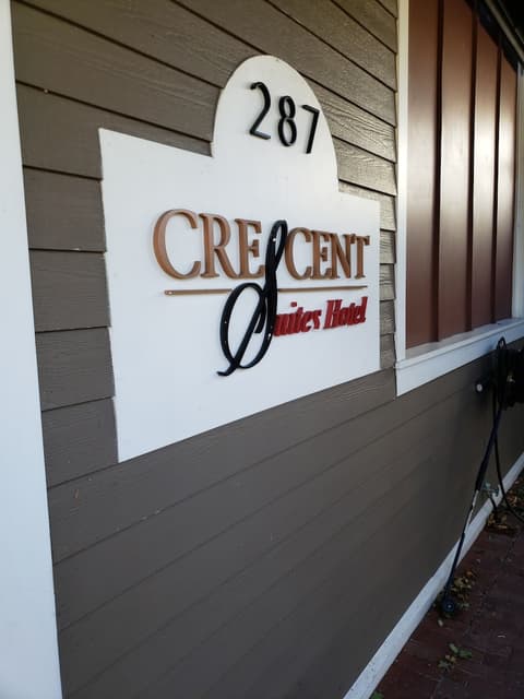 Crescent Suites Hotel