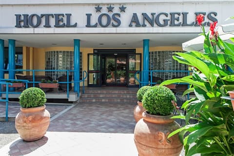 Hotel Los Angeles, Property entrance