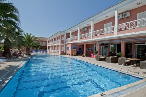 Angelina Hotel & Apartments, Outdoor pool
