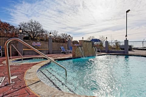 Holiday Inn Express Hotel & Suites Graham by IHG, Pool