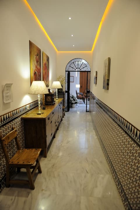 Hotel Goya, Interior entrance