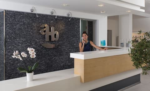 Acharavi Beach Hotel, Reception