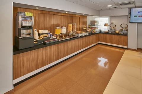 City Express by Marriott Puebla Angelopolis, Breakfast meal