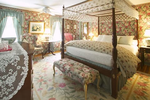 The Stockbridge Country Inn Closest B&B to Norman Rockwell Museum and Chesterwood, Room