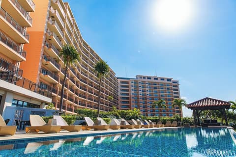 Kafuu Resort Fuchaku Condo Hotel, Infinity pool