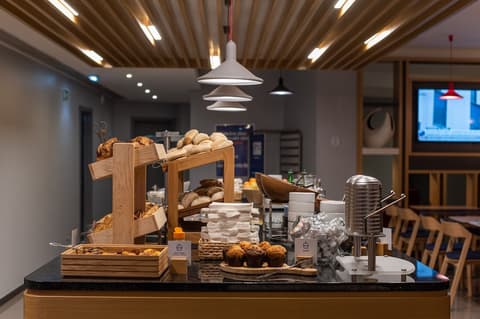 Holiday Inn Express Lisbon Airport by IHG