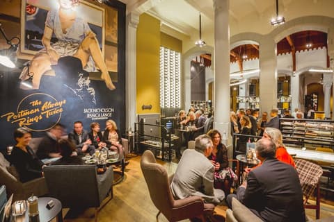 Post-Plaza Hotel & Grand Café