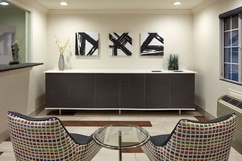 Studio Inn and Suites at Promenade Downey, Lobby