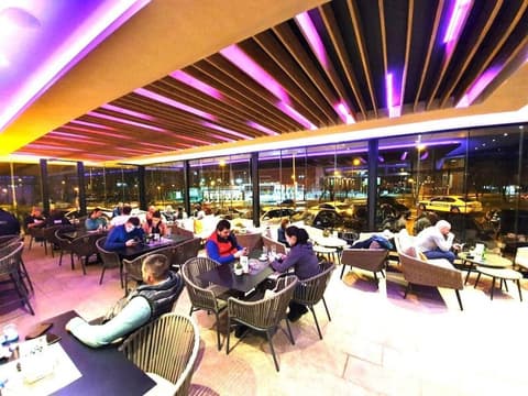 Cezar Hotel, Restaurant