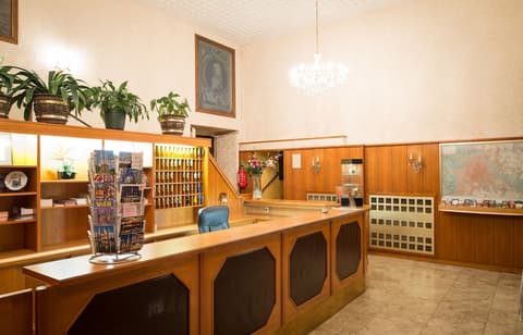 Hotel Mozart, Reception