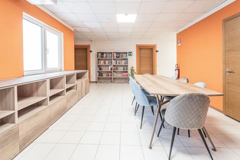 Hotel Italia, Reception