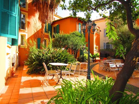 Maison Durante, Interior entrance