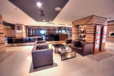 INTERNATIONAL Hotel Casino & Tower Suites, Lobby