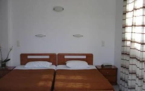 Peter's Studio, Room