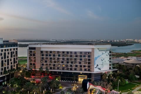 Yas Plaza Bay